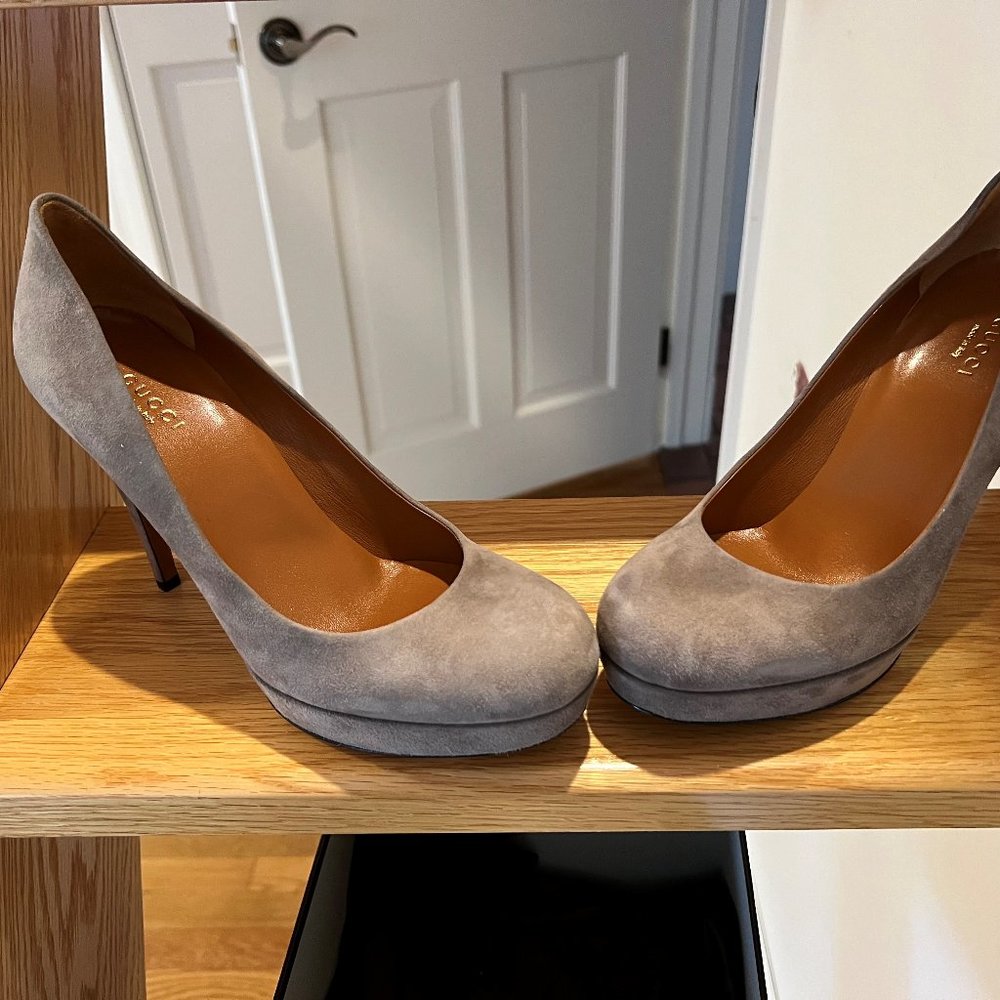 Gucci Suede Pumps